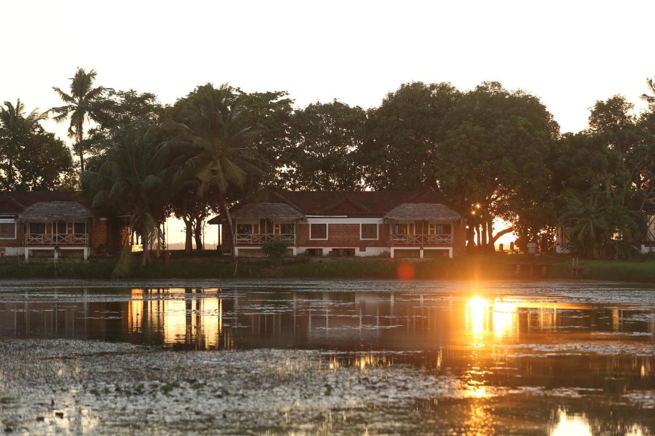 Coconut Lagoon Kumarakom- A Cgh Earth Experience Hotel Exterior photo